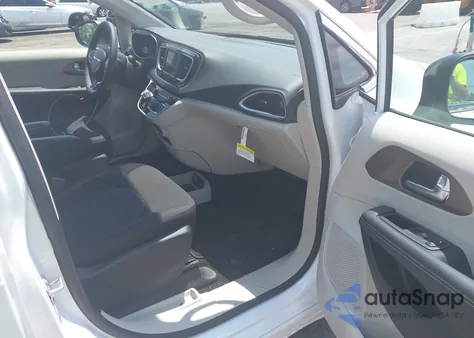 2024 Chrysler Voyager Lx z USA, uszkodzony, nr VIN 2C4RC1CG2RR105994